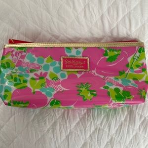 Lilly Pulitzer Estée Lauder makeup bag